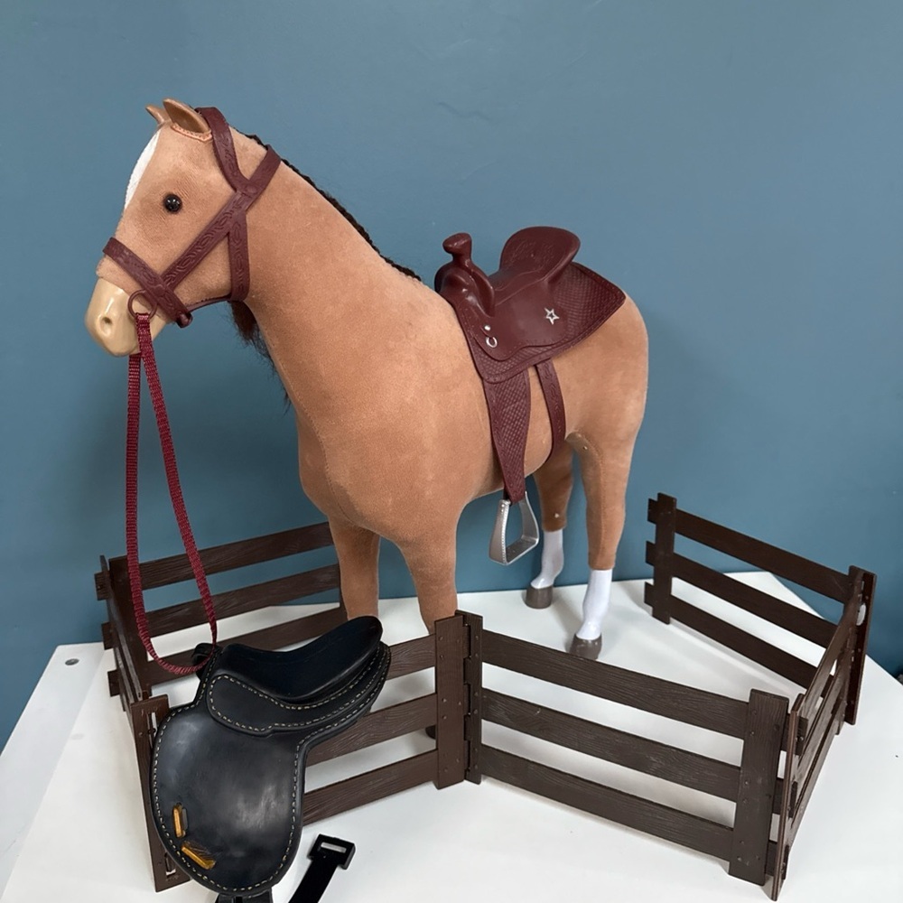 American Girl 18” chestnut Horse retired 2018 Saddle(x2) bridle and fence panels - Picture 8 of 16